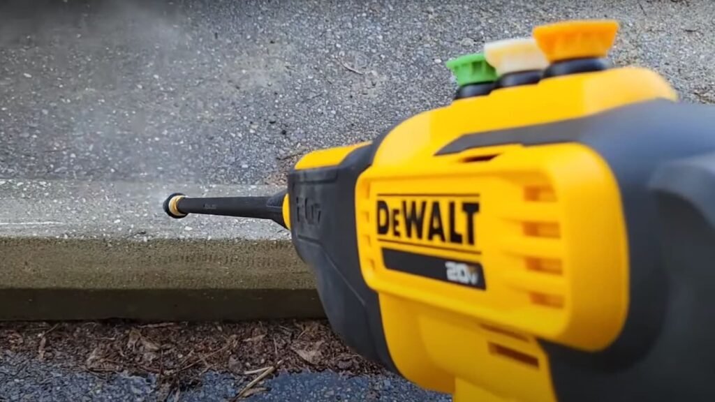 Hidrolavadora Portátil DeWalt DCPW550B